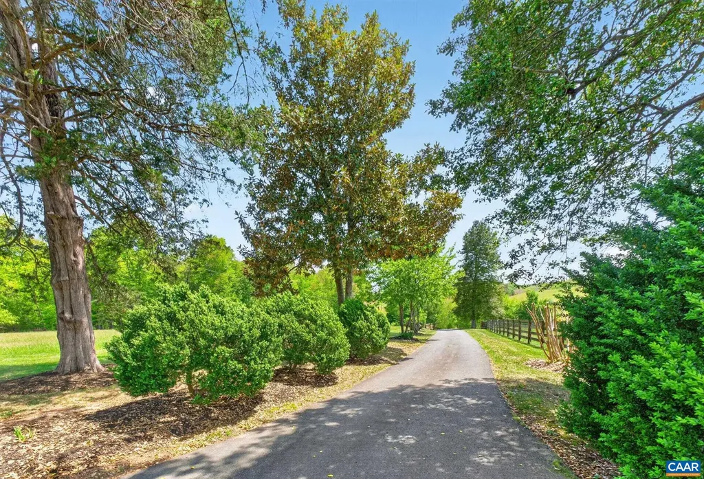 28 Ridgeway Farm Court Keswick VA 22947