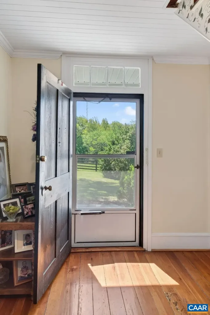 28 Ridgeway Farm Court Keswick VA 22947