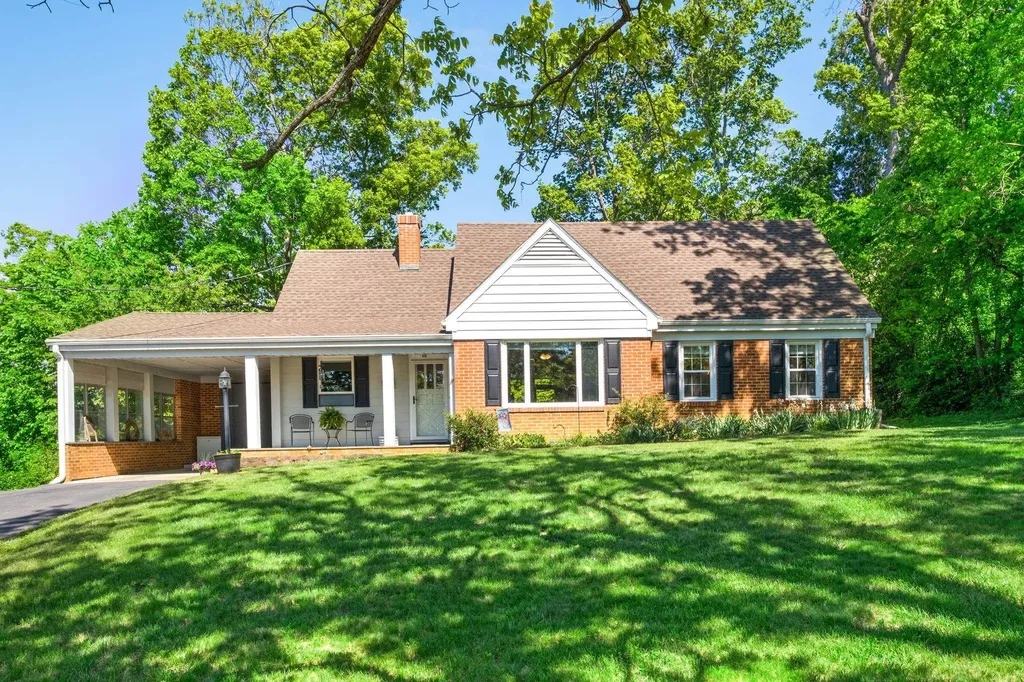 446 Mountain View Drive Staunton VA 24401