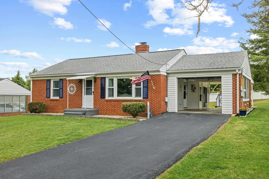 118 Stuart Avenue Stuarts Draft VA 24477