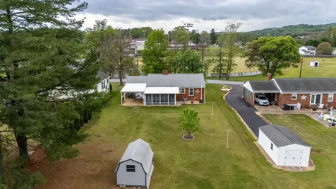 118 Stuart Avenue Stuarts Draft VA 24477