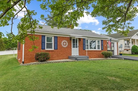118 Stuart Avenue Stuarts Draft VA 24477