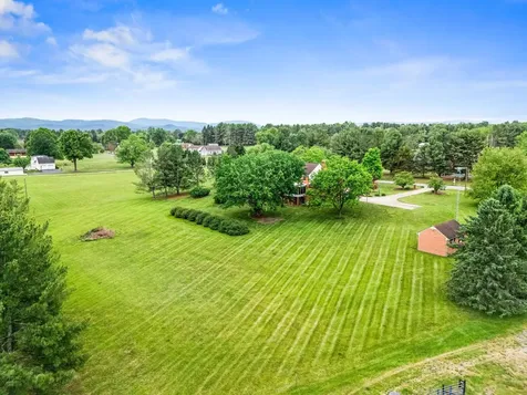 32 Henkel Road Waynesboro VA 22980