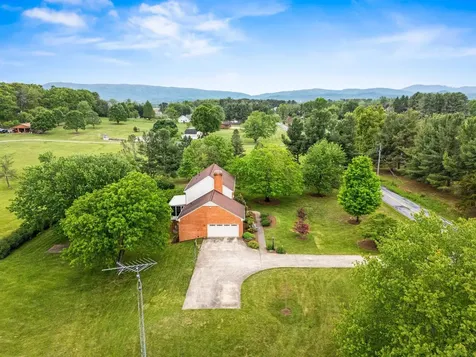 32 Henkel Road Waynesboro VA 22980