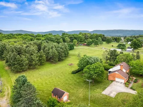 32 Henkel Road Waynesboro VA 22980
