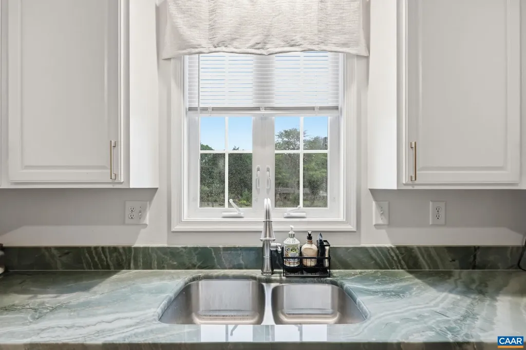 172 Glebe Lane Scottsville VA 24590