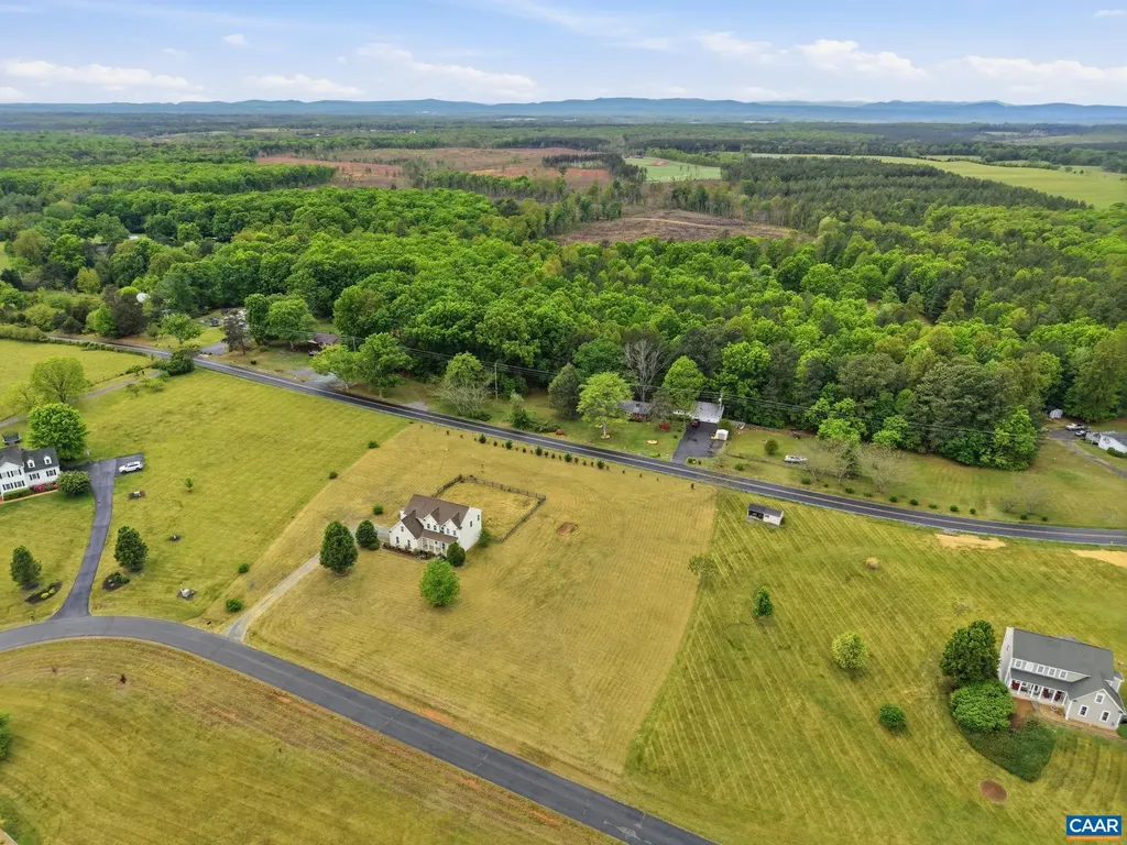 172 Glebe Lane Scottsville VA 24590