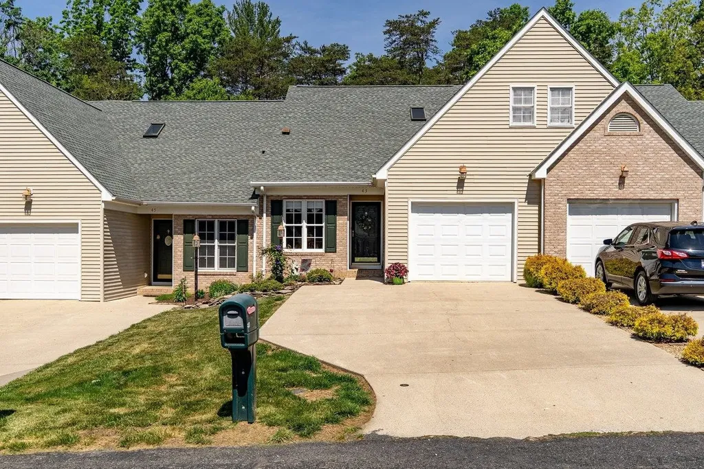 43 Hickory Nut Lane Staunton VA 24401