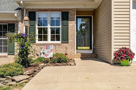 43 Hickory Nut Lane Staunton VA 24401