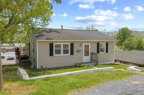 870 Fairfax Avenue Waynesboro VA 22980