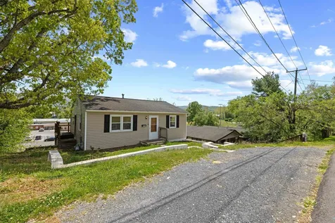 870 Fairfax Avenue Waynesboro VA 22980