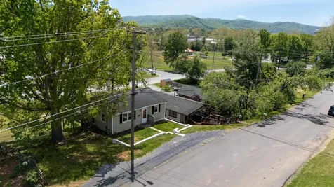 870 Fairfax Avenue Waynesboro VA 22980