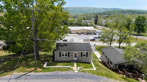 870 Fairfax Avenue Waynesboro VA 22980