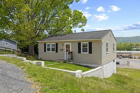 870 Fairfax Avenue Waynesboro VA 22980