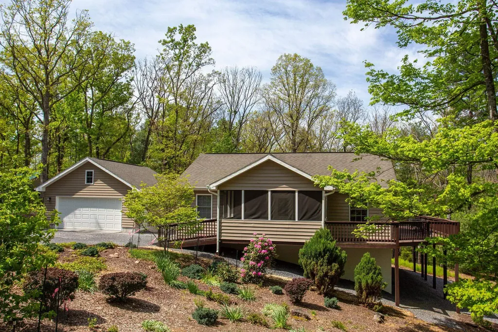 324 Mountaintop Drive Mathias WV 26812