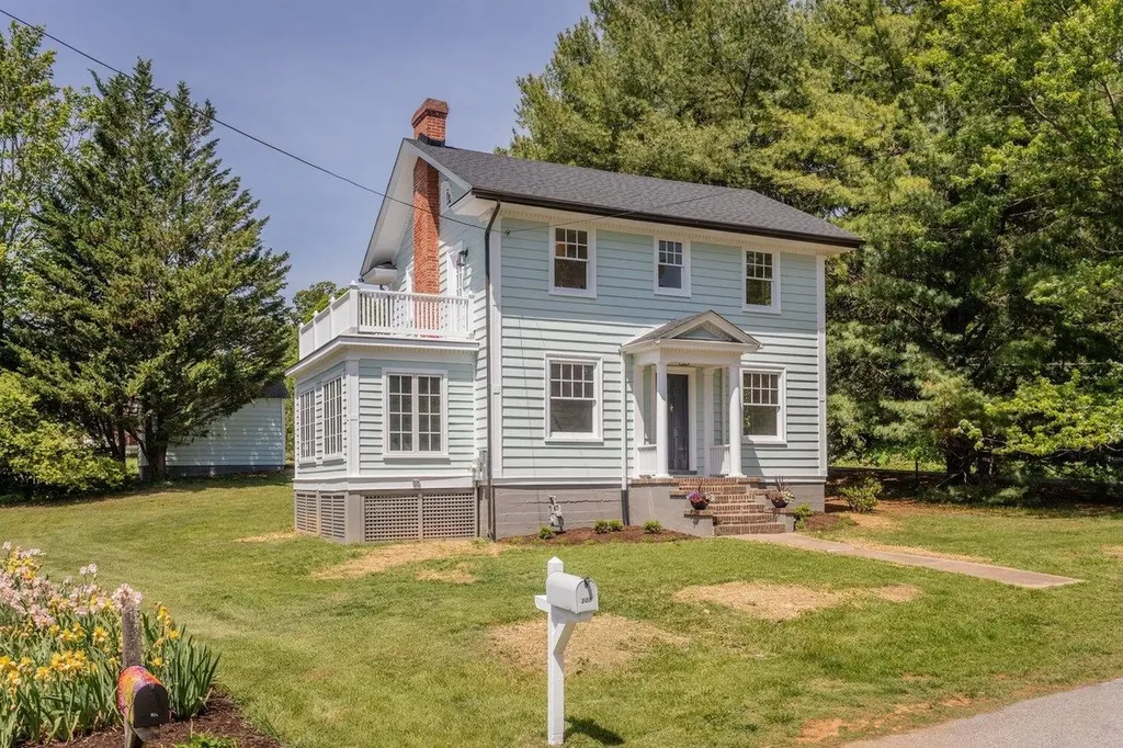 208 Lee Street Staunton VA 24401