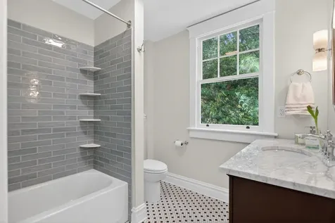 208 Lee Street Staunton VA 24401