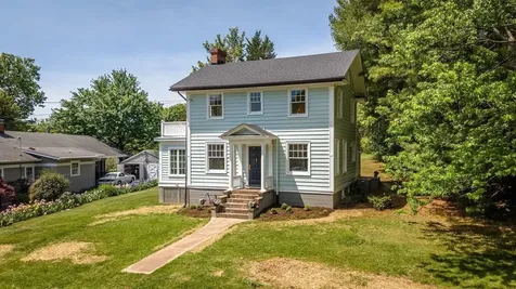 208 Lee Street Staunton VA 24401
