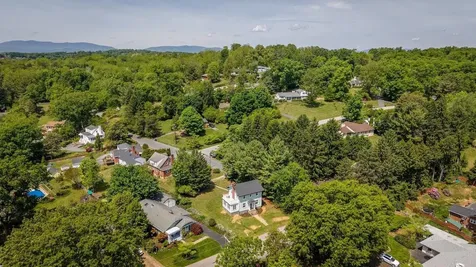 208 Lee Street Staunton VA 24401