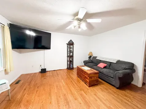 222 1st Street Broadway VA 22815