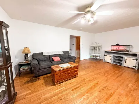 222 1st Street Broadway VA 22815