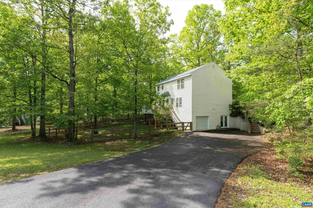18 Seminole Trail Palmyra VA 22963