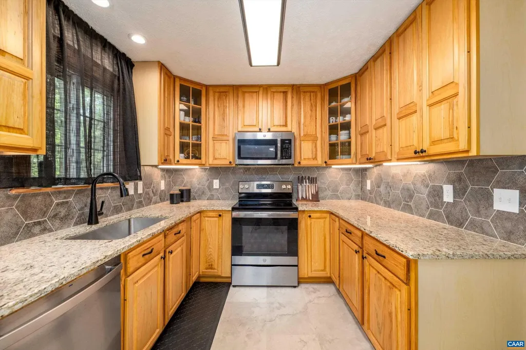 18 Seminole Trail Palmyra VA 22963