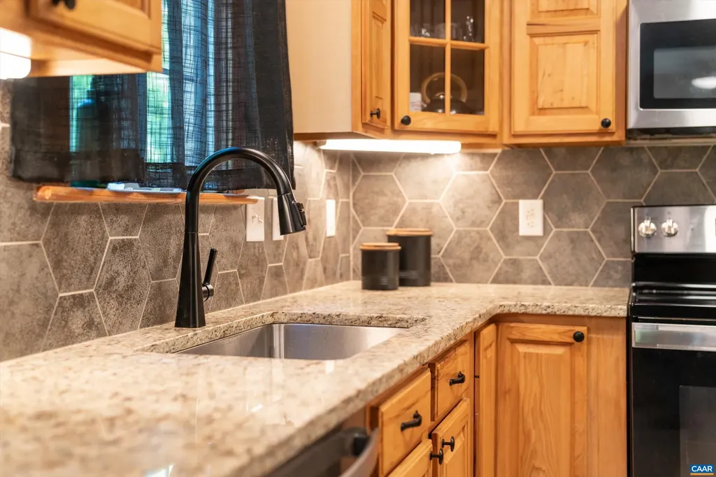 18 Seminole Trail Palmyra VA 22963