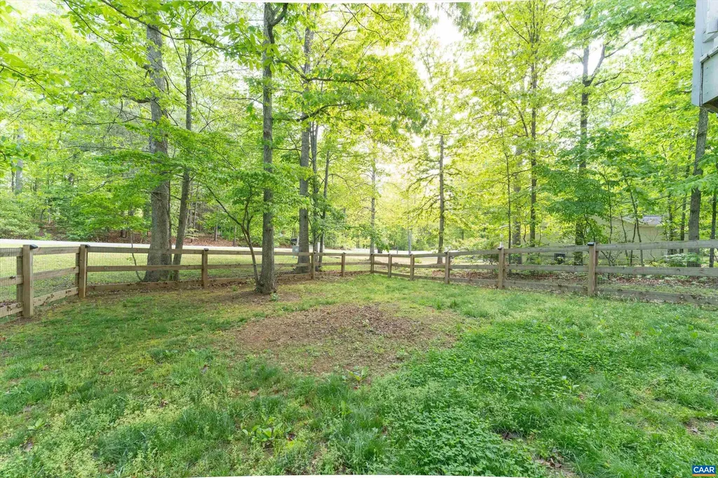 18 Seminole Trail Palmyra VA 22963