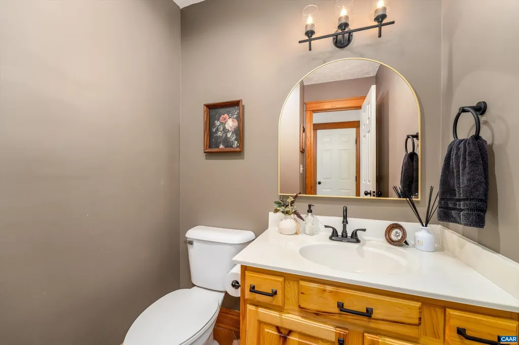 18 Seminole Trail Palmyra VA 22963