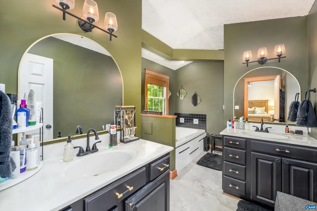 18 Seminole Trail Palmyra VA 22963