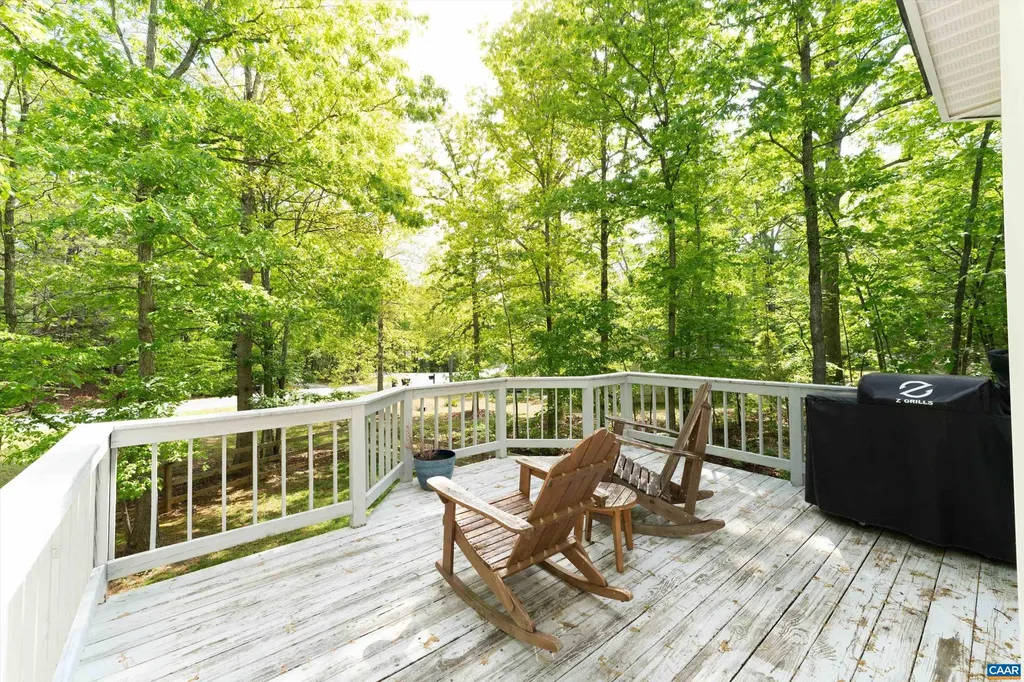 18 Seminole Trail Palmyra VA 22963