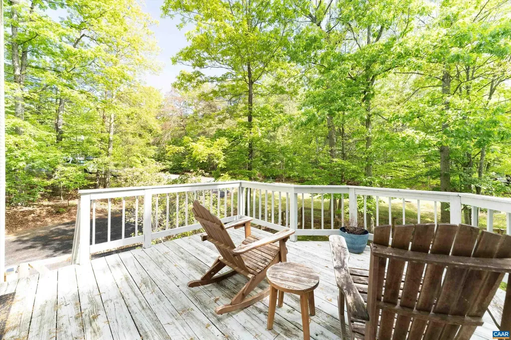 18 Seminole Trail Palmyra VA 22963