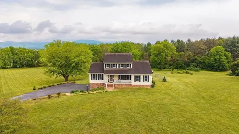 212 Windermere Drive Waynesboro VA 22980