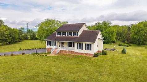 212 Windermere Drive Waynesboro VA 22980