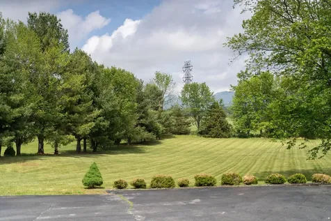 212 Windermere Drive Waynesboro VA 22980