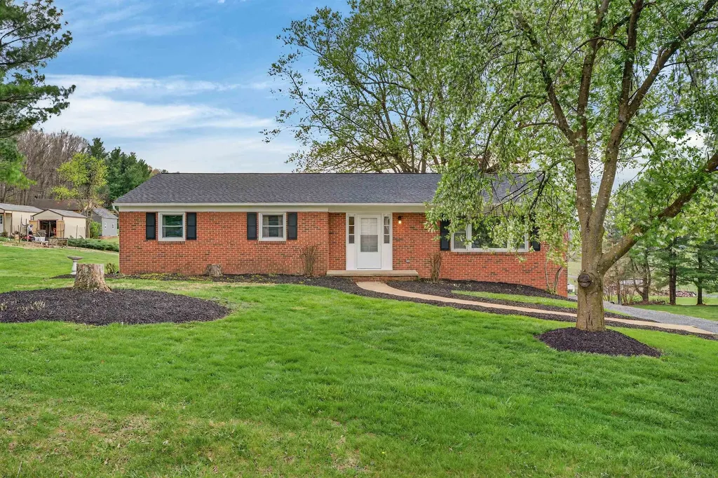 3259 Zion Church Road Broadway VA 22815