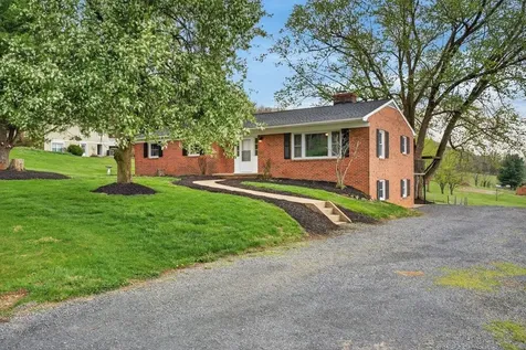 3259 Zion Church Road Broadway VA 22815
