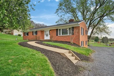 3259 Zion Church Road Broadway VA 22815