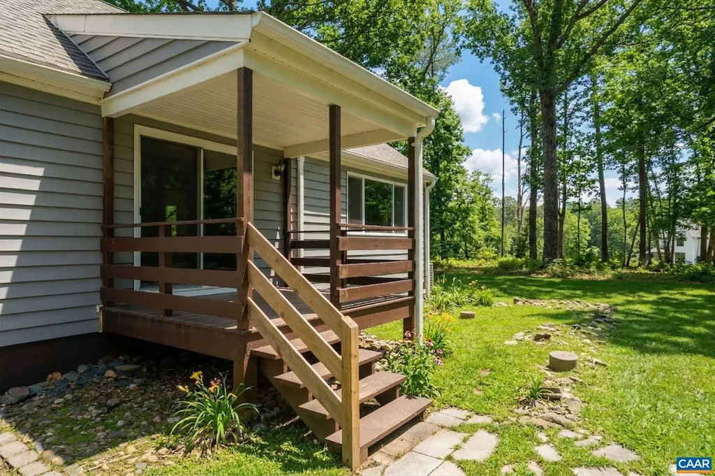 375 Fence Road Earlysville VA 22936