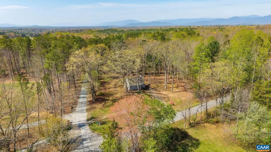 375 Fence Road Earlysville VA 22936