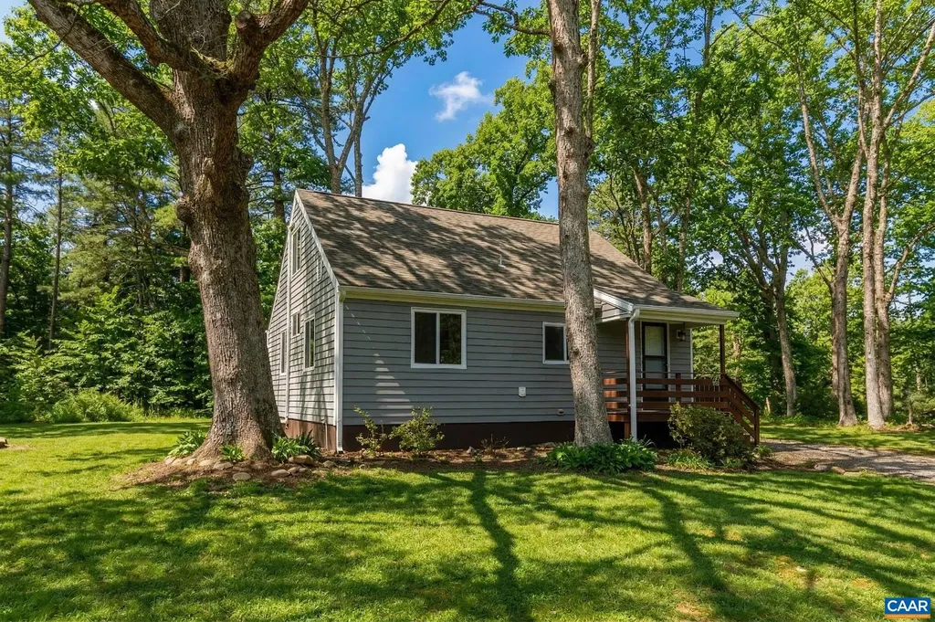 375 Fence Road Earlysville VA 22936