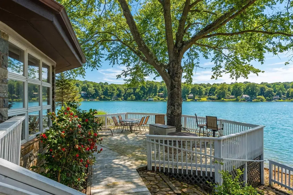 1743 Lakeshore Drive N Louisa VA 23093