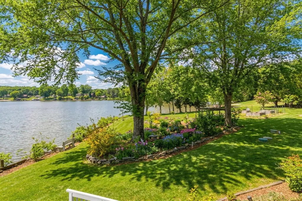 1743 Lakeshore Drive N Louisa VA 23093