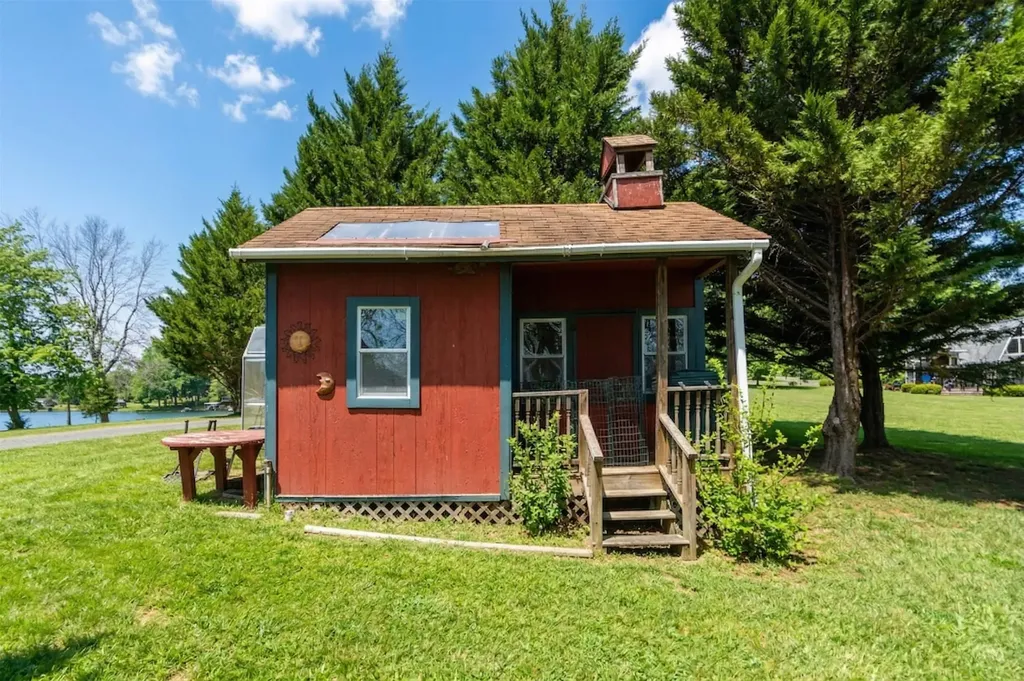 1743 Lakeshore Drive N Louisa VA 23093