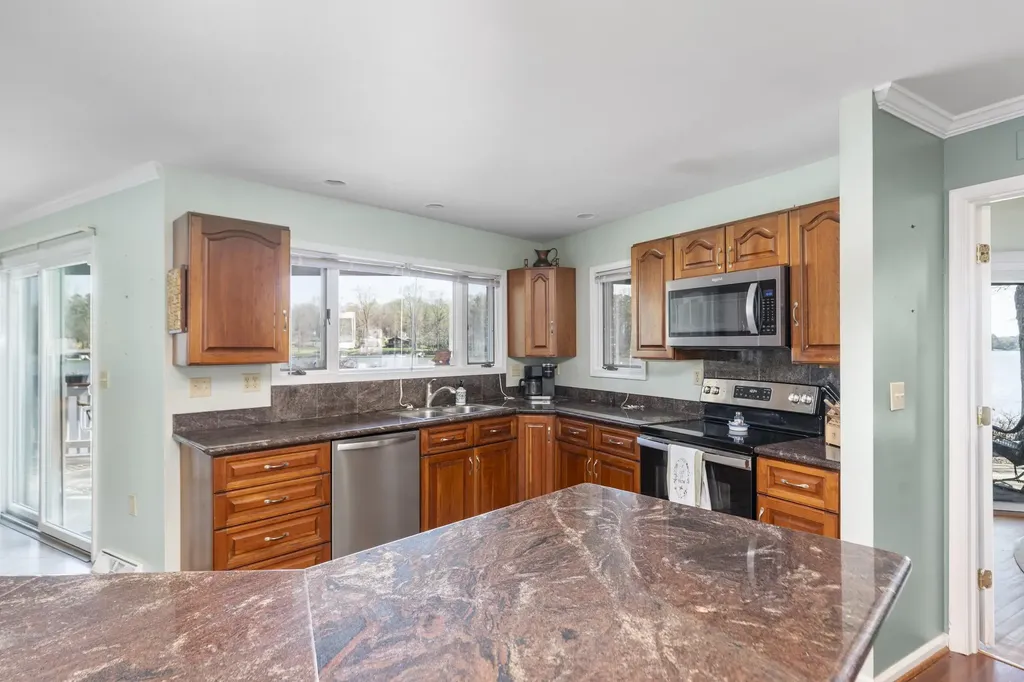 1743 Lakeshore Drive N Louisa VA 23093