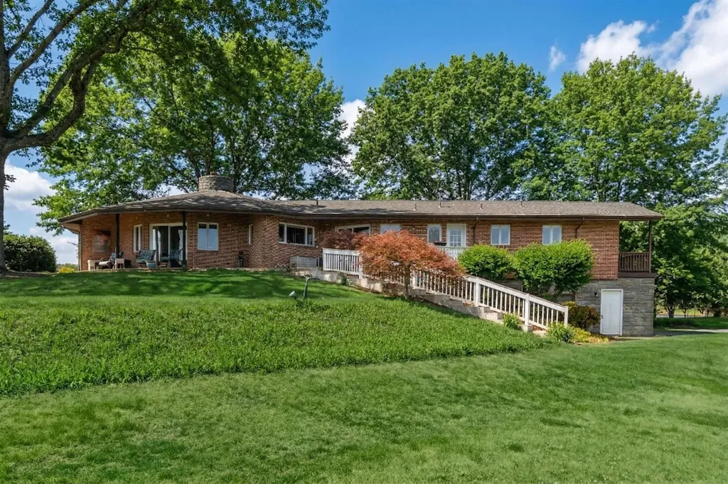 1743 Lakeshore Drive N Louisa VA 23093