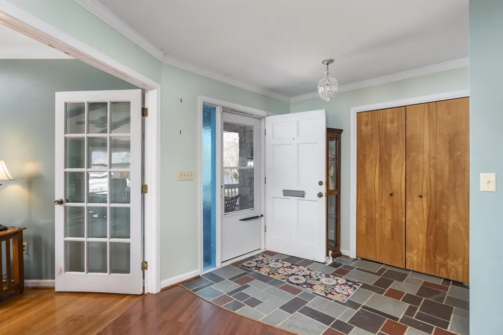 1743 Lakeshore Drive N Louisa VA 23093