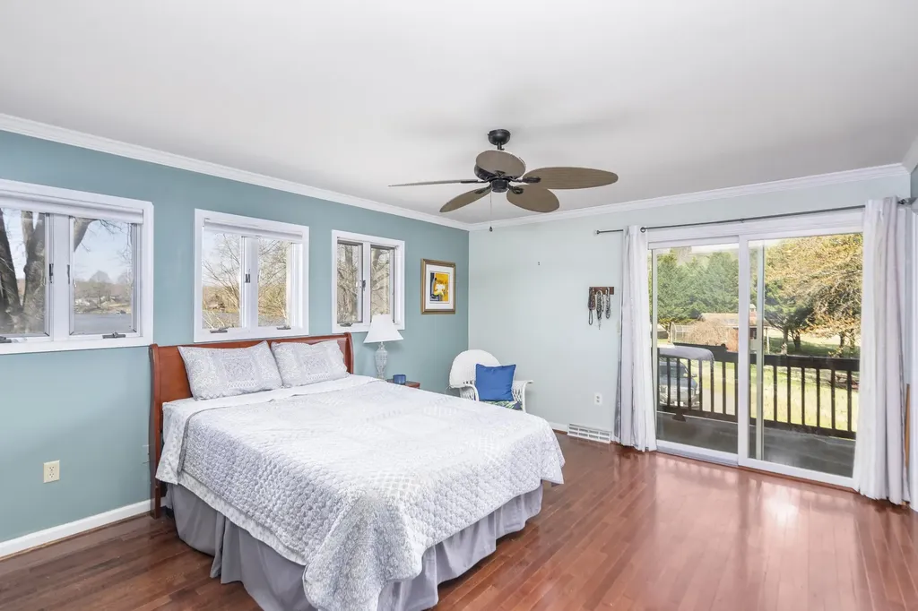 1743 Lakeshore Drive N Louisa VA 23093