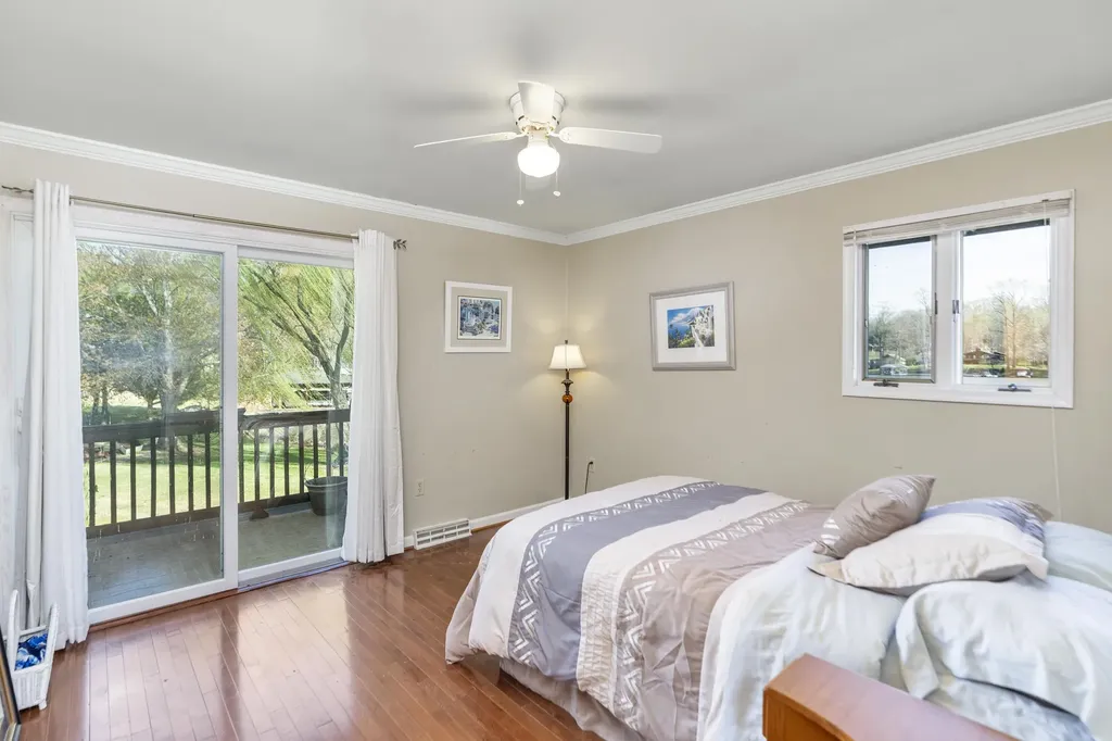 1743 Lakeshore Drive N Louisa VA 23093